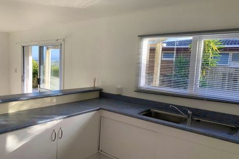 Photo of property in 2/20 Pemberton Avenue, Bayview, Auckland, 0629