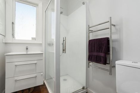 Photo of property in 4 Fruitvale Road, New Lynn, Auckland, 0600