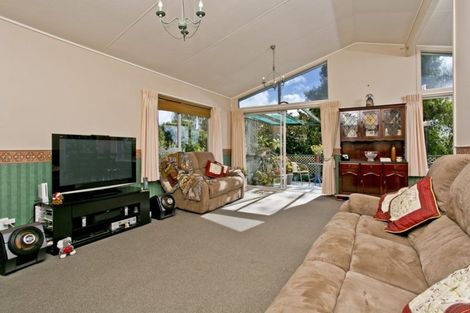 Photo of property in 37 Seon Place, Birkdale, Auckland, 0626