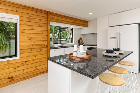 Photo of property in 260a Henderson Valley Road, Henderson, Auckland, 0612