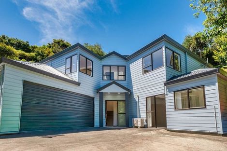 Photo of property in 8 Stitchbird Close, Murrays Bay, Auckland, 0630
