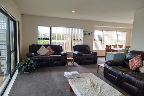 Photo of property in 52 Arawhata Road, Paraparaumu, 5032