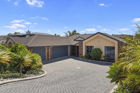 Photo of property in 8 Ballymore Drive, Pinehill, Auckland, 0632