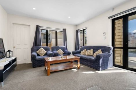 Photo of property in 52 Everglade Drive, Goodwood Heights, Auckland, 2105