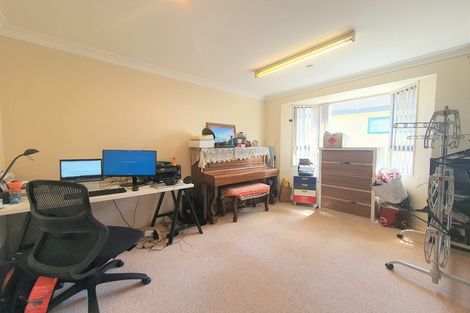 Photo of property in 33b Edmonton Road, Henderson, Auckland, 0612