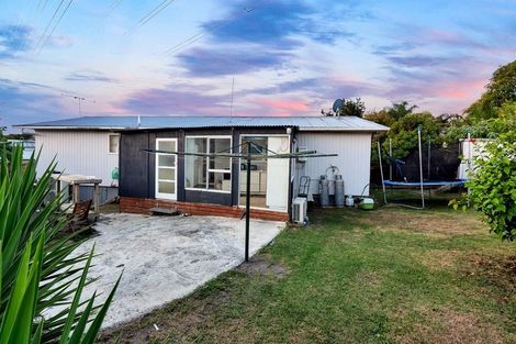 Photo of property in 33 Huruhuru Road, Massey, Auckland, 0614
