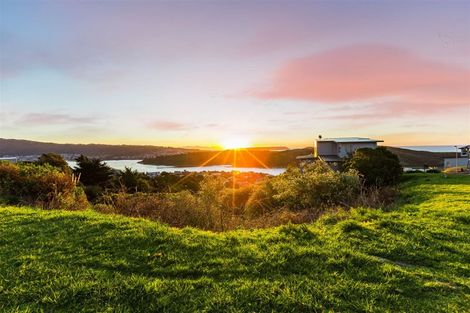 Photo of property in 2 Seascape View, Paremata, Porirua, 5024