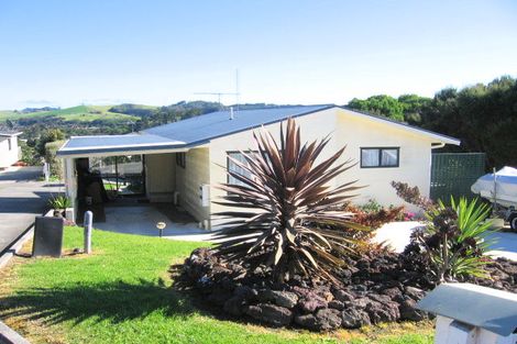 Photo of property in 16 Falls View Road, Haruru, 0204