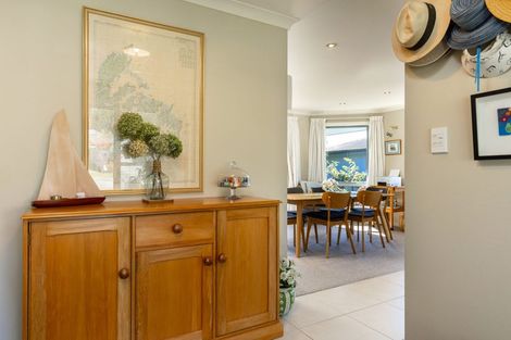 Photo of property in 6 Weka Place, Picton, 7220