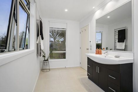 Photo of property in 21 Norfolk Drive, Cambridge, 3434