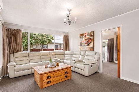 Photo of property in 8 Saffron Street, Bryndwr, Christchurch, 8053