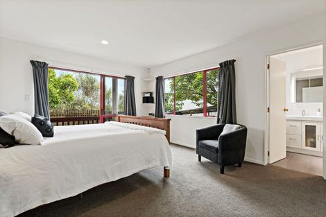 Photo of property in 70 Kate Sheppard Avenue, Torbay, Auckland, 0630