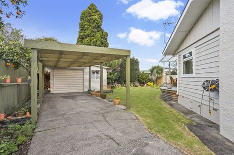 Photo of property in 89 Gloria Avenue, Te Atatu Peninsula, Auckland, 0610