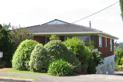 Photo of property in 18 Hadfield Street, Beach Haven, Auckland, 0626