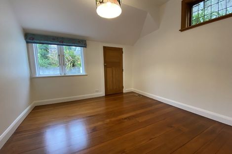 Photo of property in 7 Grove Road, Kelburn, Wellington, 6012