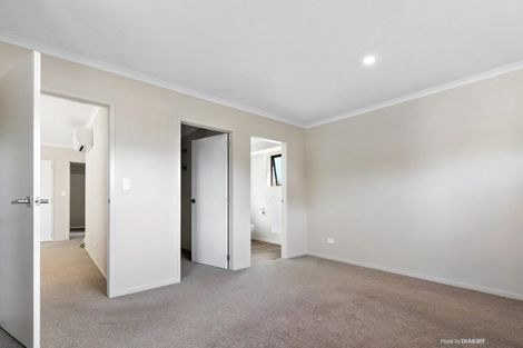 Photo of property in 21 Cambridge Road, Martinborough, 5711