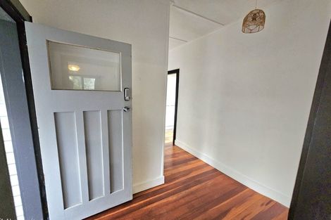 Photo of property in 40 Pioneer Road, Moturoa, New Plymouth, 4310