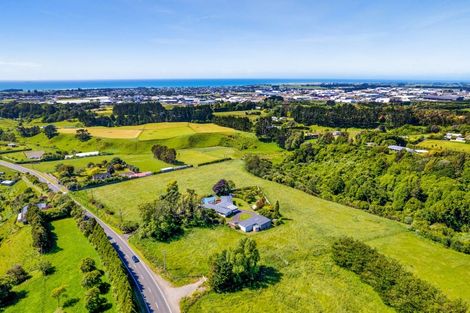 Photo of property in 203 Henwood Road, Westgate, 0814