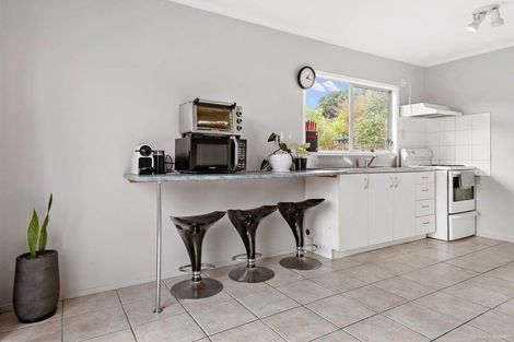 Photo of property in 11 Glenbury Place, Massey, Auckland, 0614