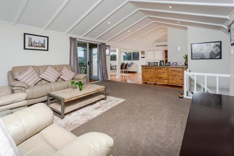 Photo of property in 1/16 Tamahere Drive, Glenfield, Auckland, 0629