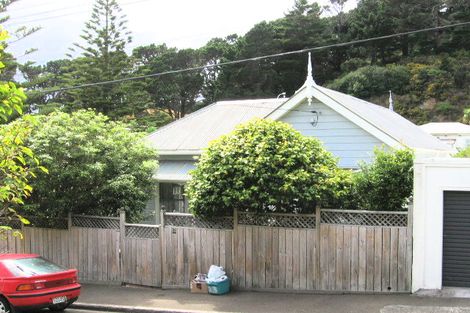 Photo of property in 23 Edinburgh Terrace, Berhampore, Wellington, 6023