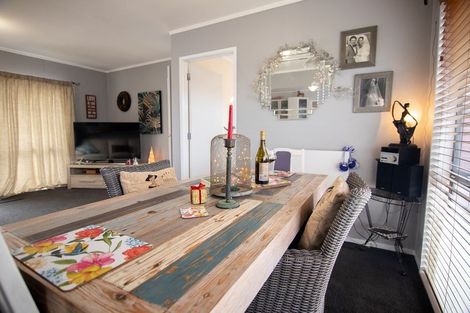 Photo of property in 9 Huber Street, Weymouth, Auckland, 2103