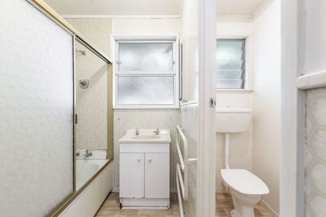 Photo of property in 2/111 Eskdale Road, Birkdale, Auckland, 0626