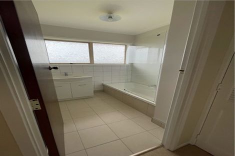 Photo of property in 1/819 East Coast Road, Northcross, Auckland, 0630