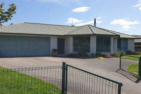 Photo of property in 2 Te Kauri Place, Helensville, 0800