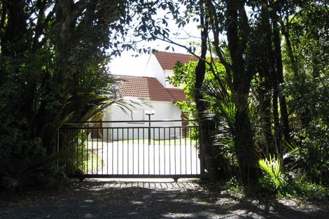 Photo of property in 531 Scenic Drive, Waiatarua, Auckland, 0612