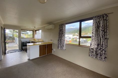 Photo of property in 74 Hampden Street, Picton, 7220