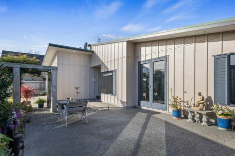 Photo of property in 8a Queenwood Road, Levin, 5510