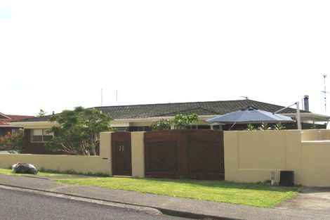Photo of property in 11 Rahopara Street, Castor Bay, Auckland, 0620