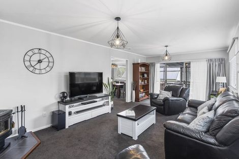 Photo of property in 61 Robbies Road, Shelly Park, Auckland, 2014