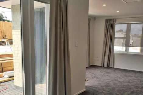 Photo of property in 19 Taupo Street, Green Bay, Auckland, 0604