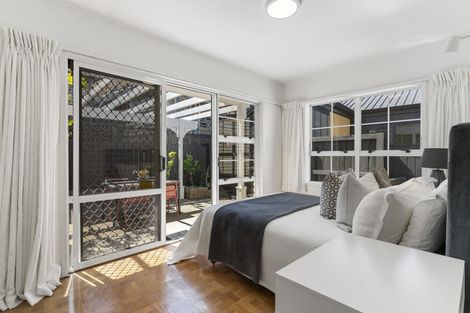 Photo of property in 16 Eastcliffe Road, Castor Bay, Auckland, 0620