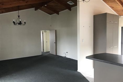 Photo of property in 2/48 Bellfield Road, Opaheke, Papakura, 2113