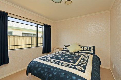 Photo of property in 8 Addington Place, Taradale, Napier, 4112