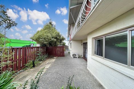 Photo of property in 2/773 Beach Road, Browns Bay, Auckland, 0630