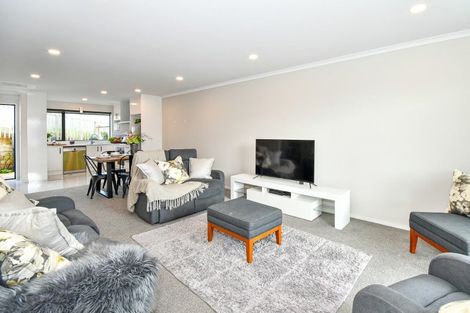 Photo of property in 27a Poruru Close, Papakura, 2110