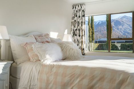 Photo of property in 201 Beacon Point Road, Wanaka, 9305