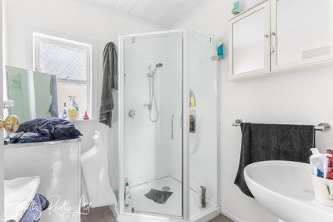 Photo of property in 43b Hook Road, Paparoa, 0571