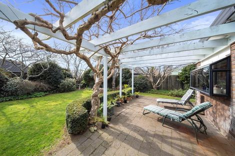 Photo of property in 11 Kinross Drive, Merrilands, New Plymouth, 4312