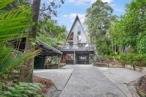 Photo of property in 36 Titirangi Beach Road, Titirangi, Auckland, 0604