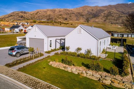 Photo of property in 33 Little Alpha Loop, Wanaka, 9305