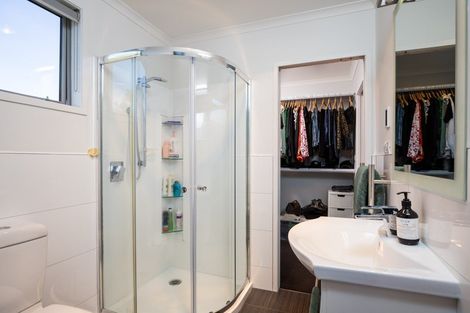 Photo of property in 13 Montrose Place, Highlands Park, New Plymouth, 4312