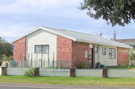 Photo of property in 128 Charleston Avenue, Whangamata, 3620