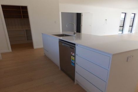 Photo of property in 18 Sardinia Grove, Fitzherbert, Palmerston North, 4410