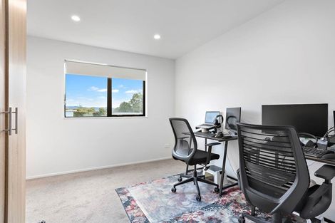 Photo of property in 8/25 Vodanovich Road, Te Atatu South, Auckland, 0610