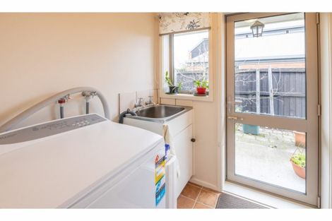 Photo of property in 2/2a Chilcombe Street, Ilam, Christchurch, 8041